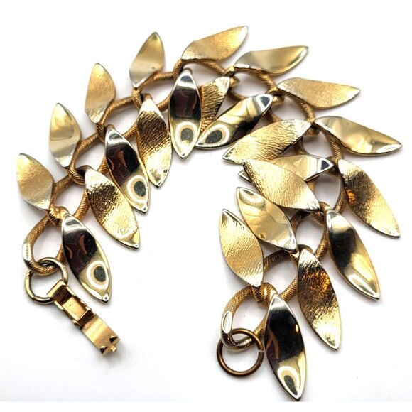 Mid Century Modern Brushed Gold Leaf Chain Bangle Bracelet 8in - Picture 5 of 5